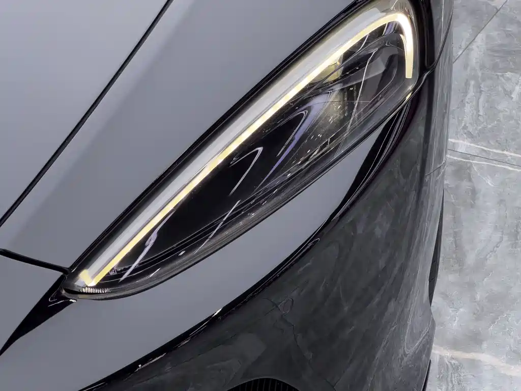 McLaren GT — миниатюра 10