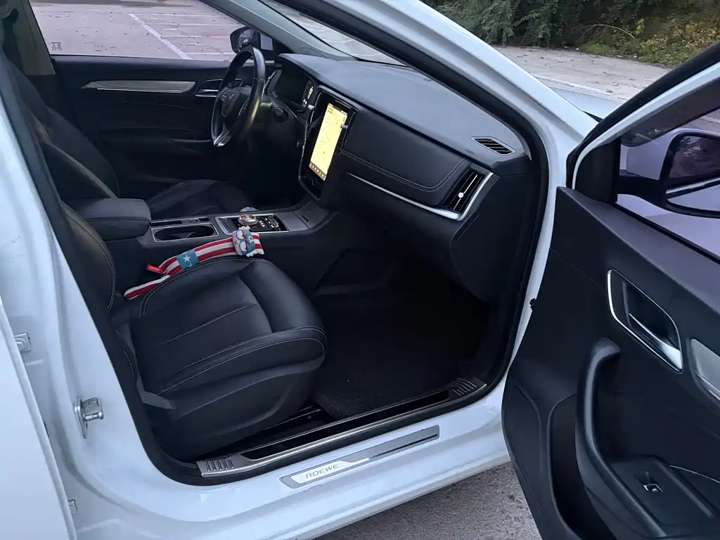 Roewe i6 New Energy — миниатюра 8