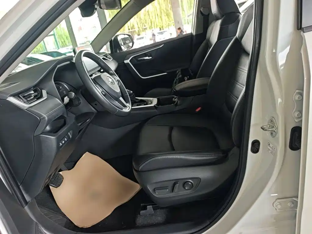 Toyota RAV4 — миниатюра 15