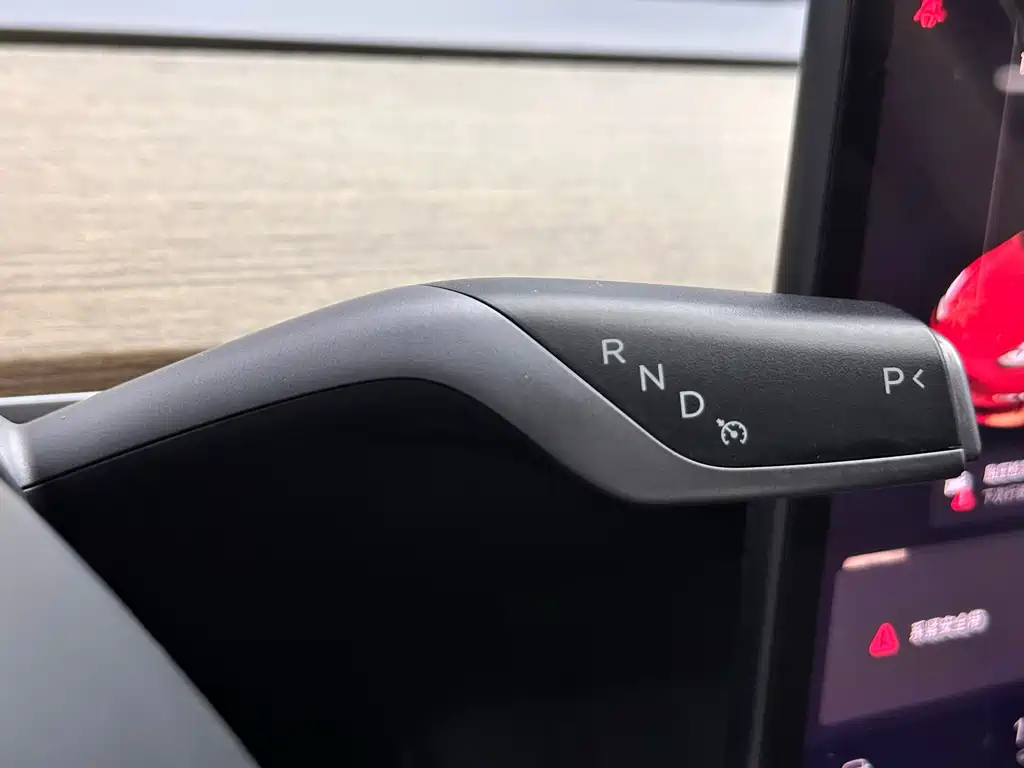 Tesla Model 3 — миниатюра 22