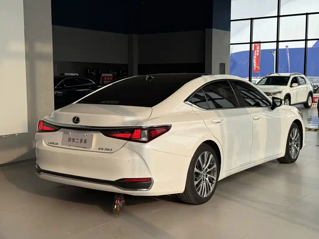 Lexus ES — миниатюра 5