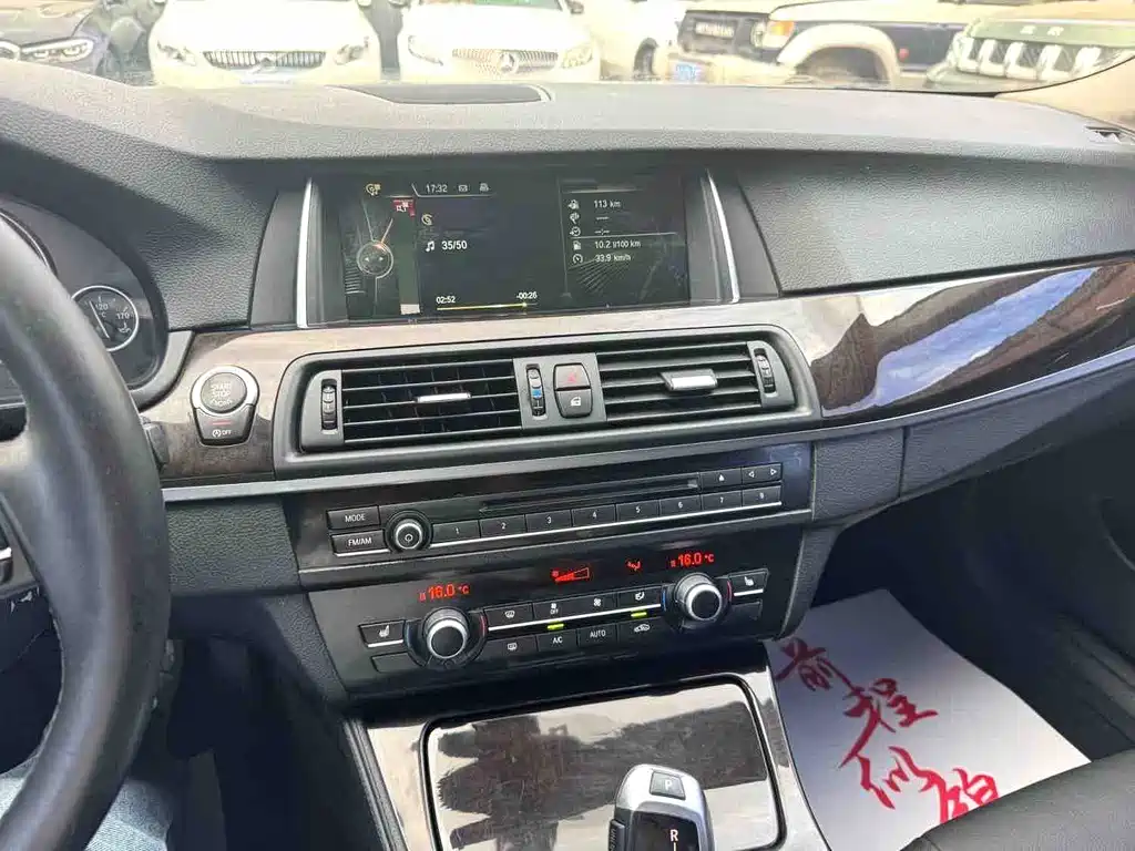 BMW 5 Series — миниатюра 10
