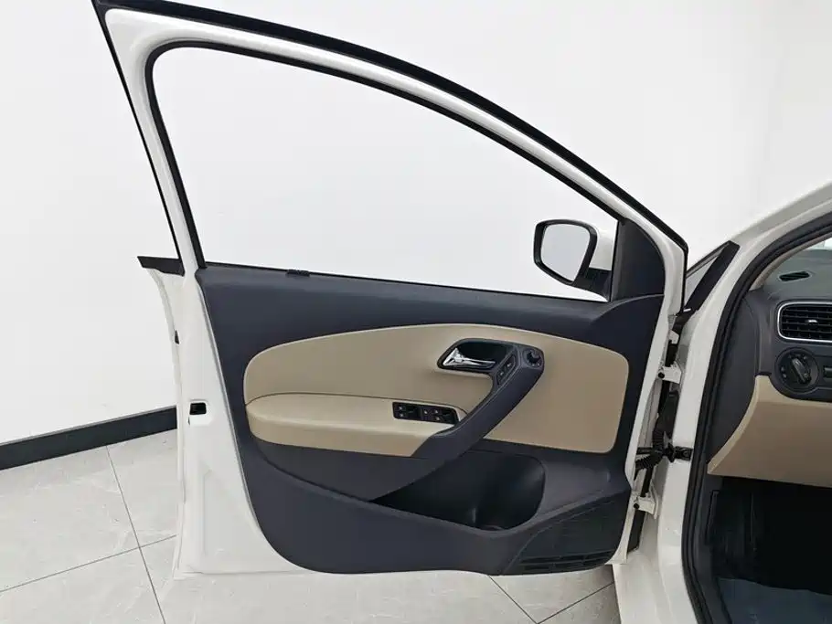 Volkswagen Polo — миниатюра 7