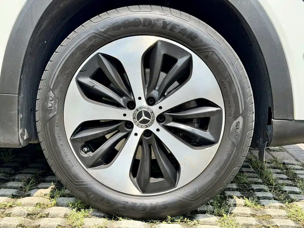 Mercedes-Benz GLB — миниатюра 19