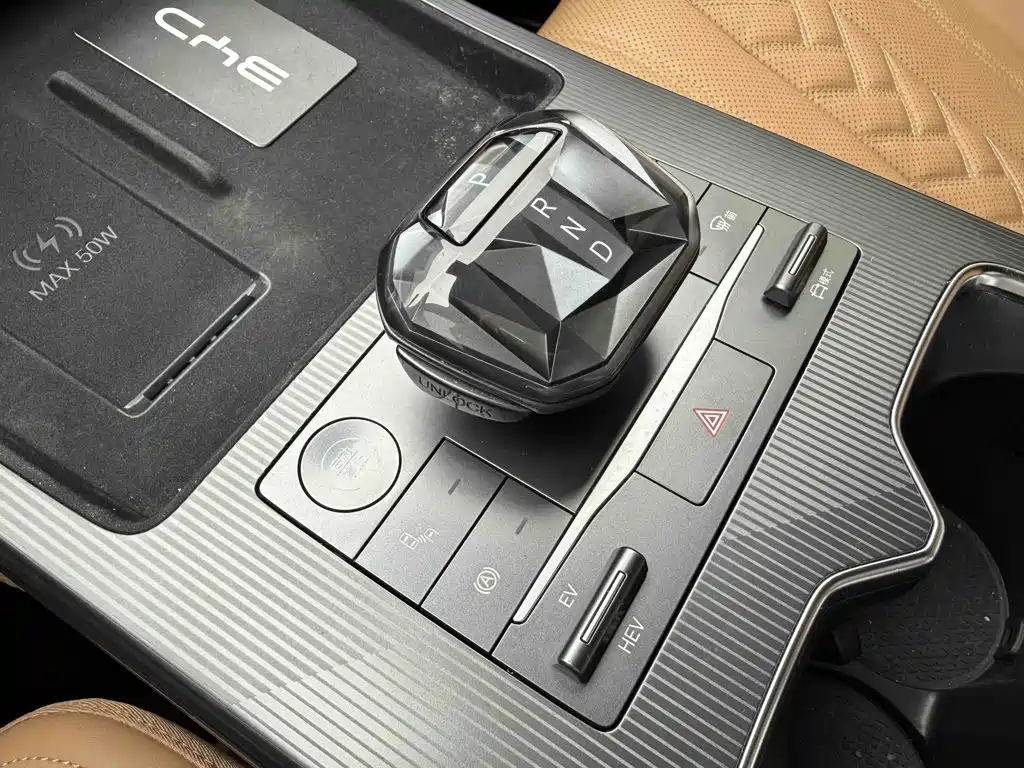 BYD L DM-i — миниатюра 9