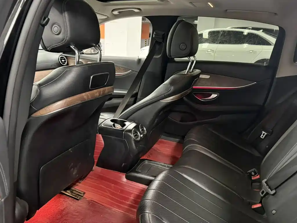 Mercedes-Benz E-Class — миниатюра 4
