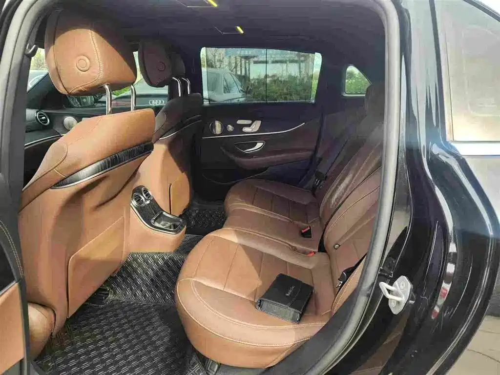 Mercedes-Benz E-Class — миниатюра 3