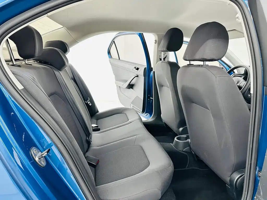 Volkswagen Santana — миниатюра 11