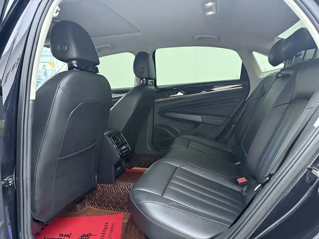 Volkswagen Passat PHEV — миниатюра 15