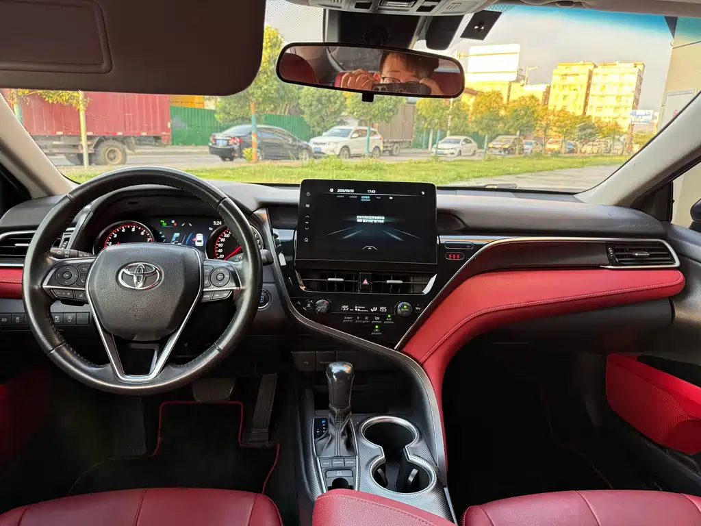 Toyota Camry — миниатюра 5