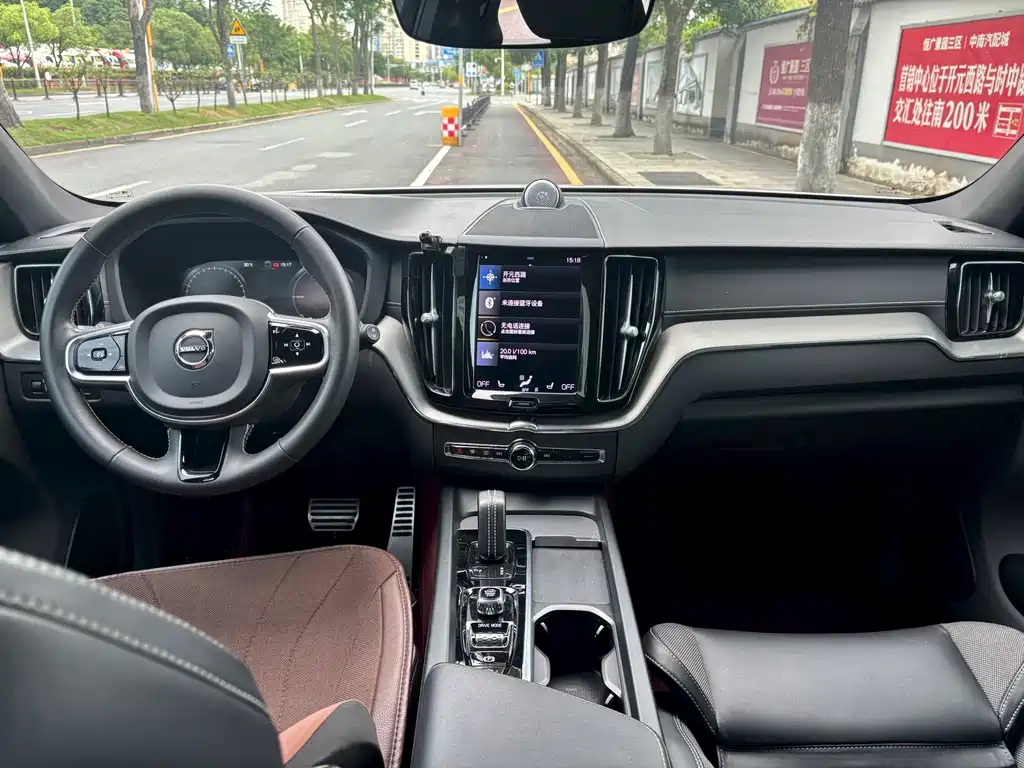 Volvo XC60 PHEV — миниатюра 6