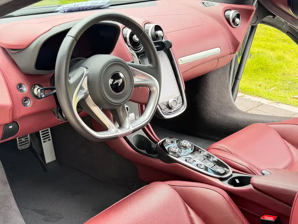 McLaren GT — миниатюра 7