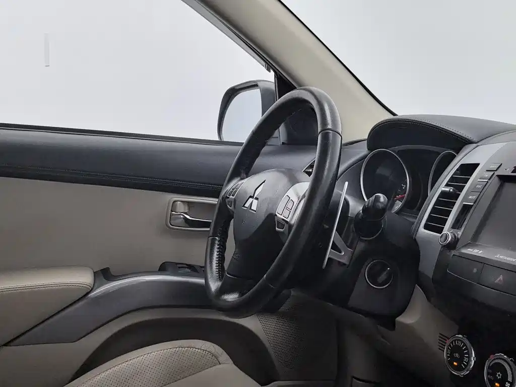 Mitsubishi Outlander (Import) — миниатюра 22