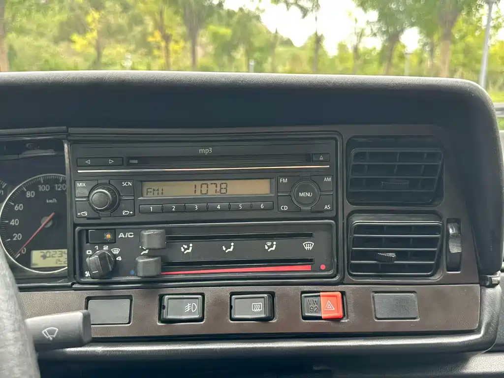 Volkswagen Santana Classic — миниатюра 6