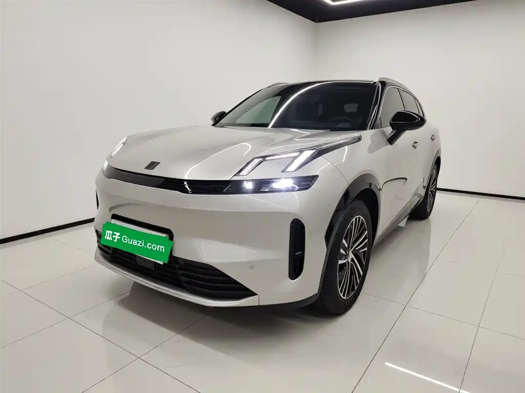 Lynk & Co 08 EM-P 2024