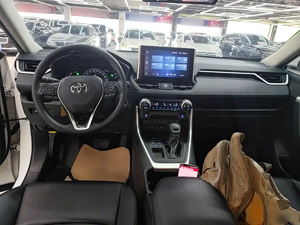 Toyota RAV4 — миниатюра 10