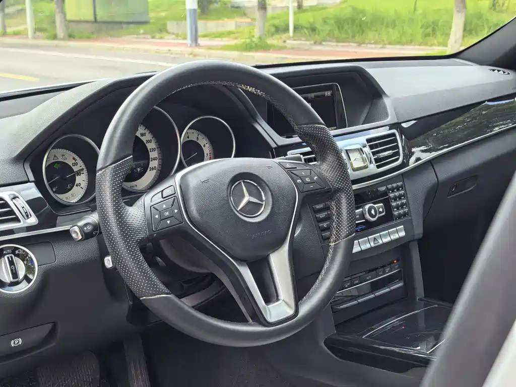 Mercedes-Benz E-Class — миниатюра 15