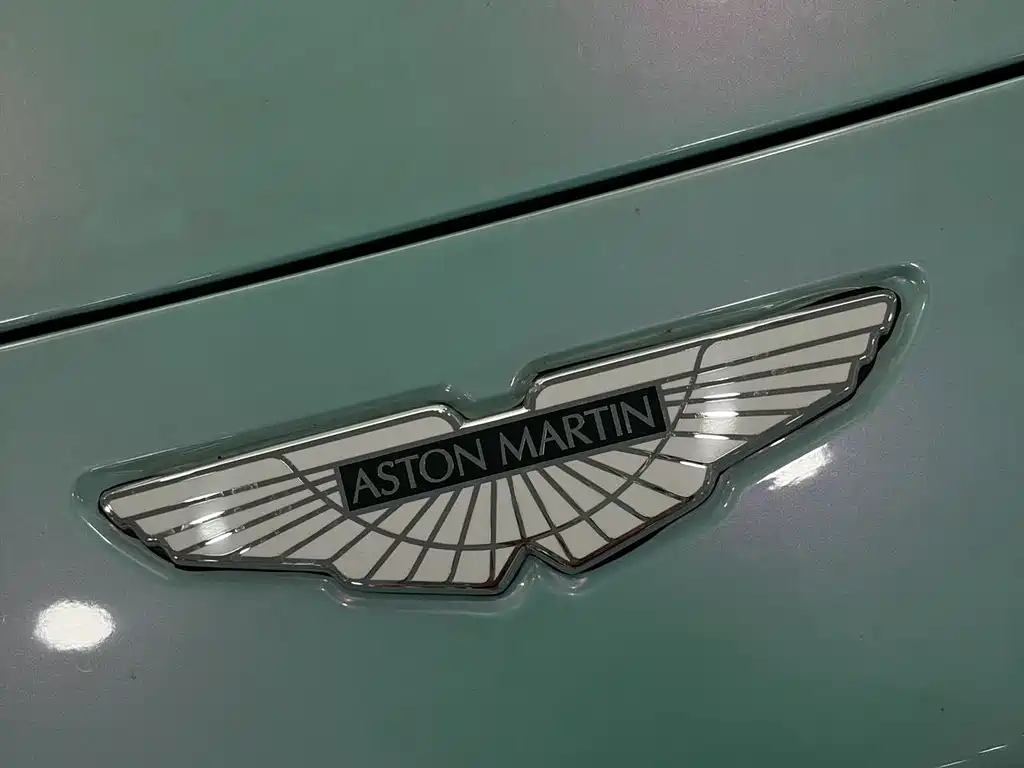 Aston Martin DBX — миниатюра 9