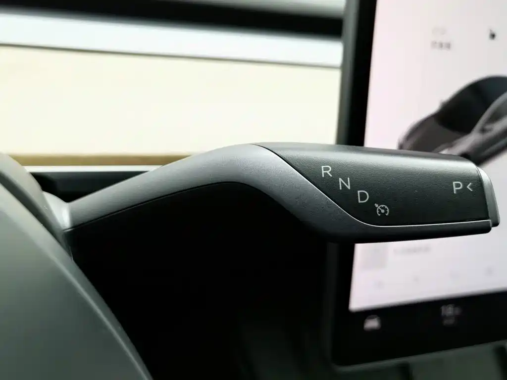 Tesla Model 3 — миниатюра 13