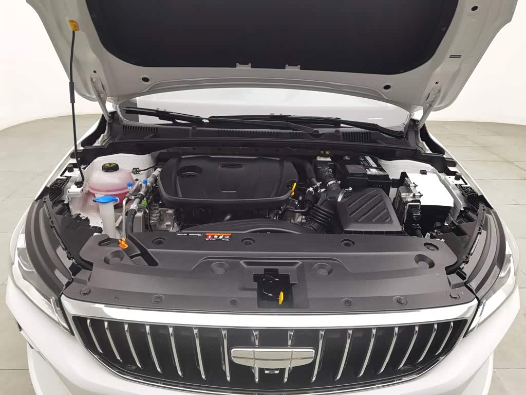 Geely Emgrand 1.5 л 2025 г. Белый, пробег 13600 км