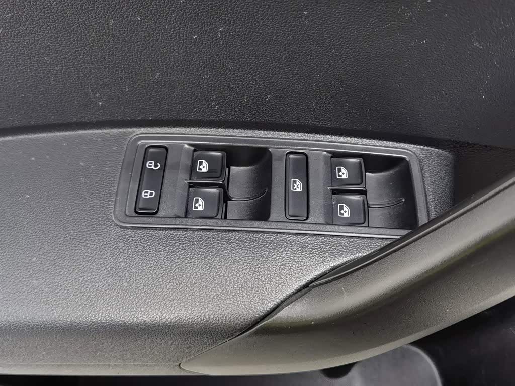 Volkswagen Santana 1.5 л 2023 г. Белый, пробег 25400 км