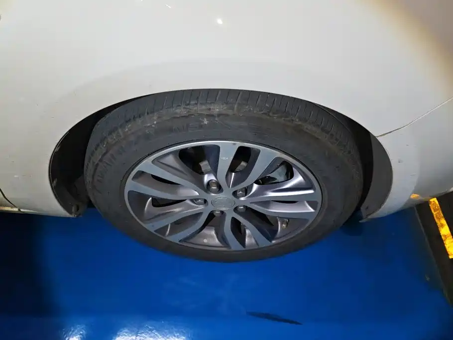 Buick Excelle — миниатюра 6