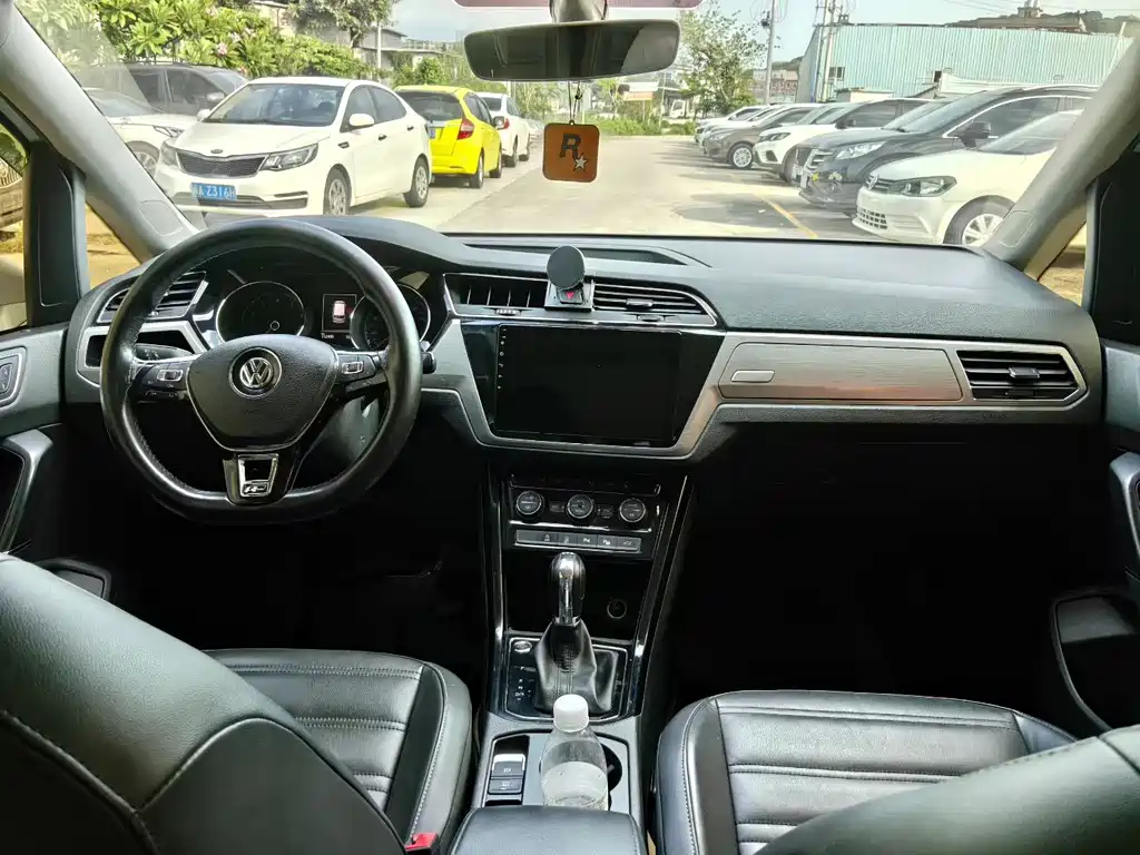 Volkswagen Touran — миниатюра 5