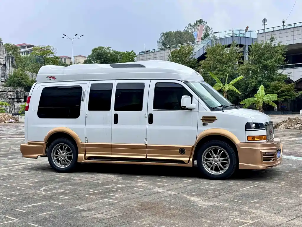 GMC Savana — миниатюра 5
