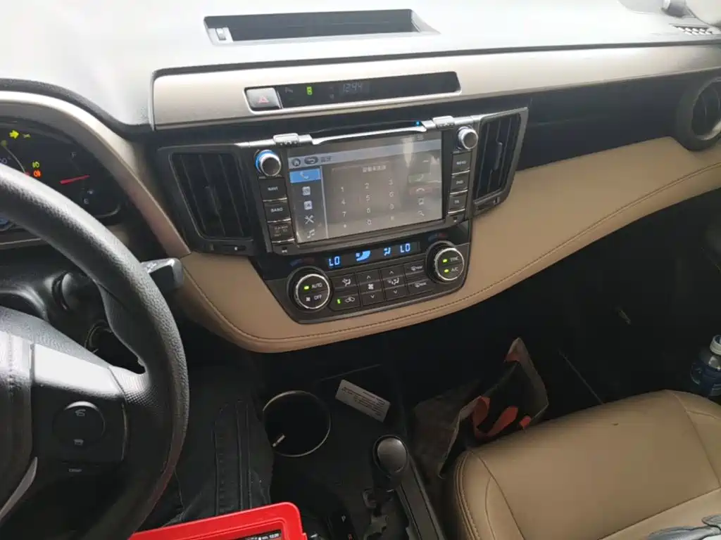 Toyota RAV4 — миниатюра 13