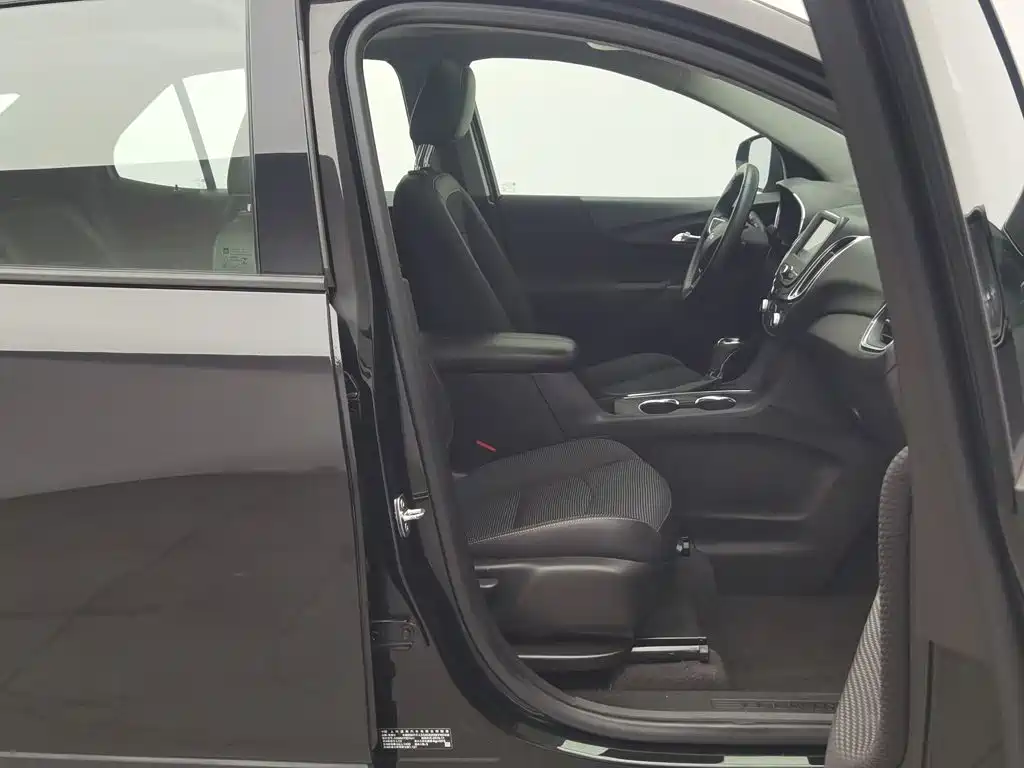 Chevrolet Equinox — миниатюра 23