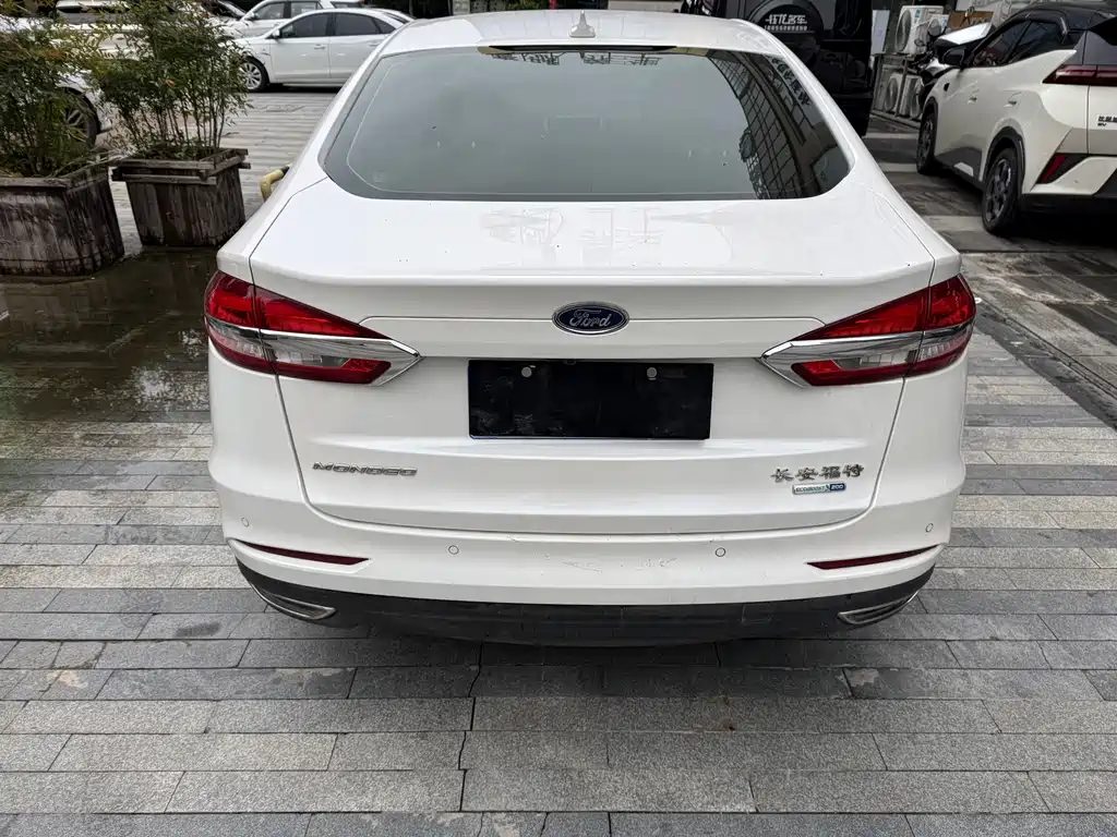 Ford Mondeo — миниатюра 7