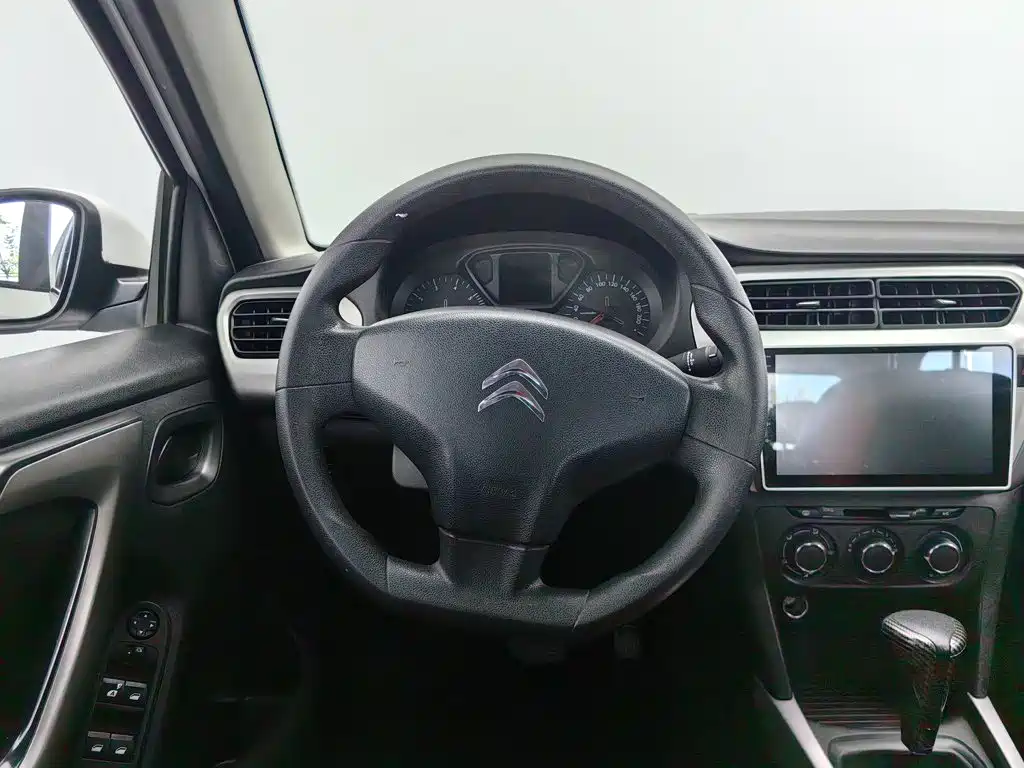 Citroen Elysee — миниатюра 11