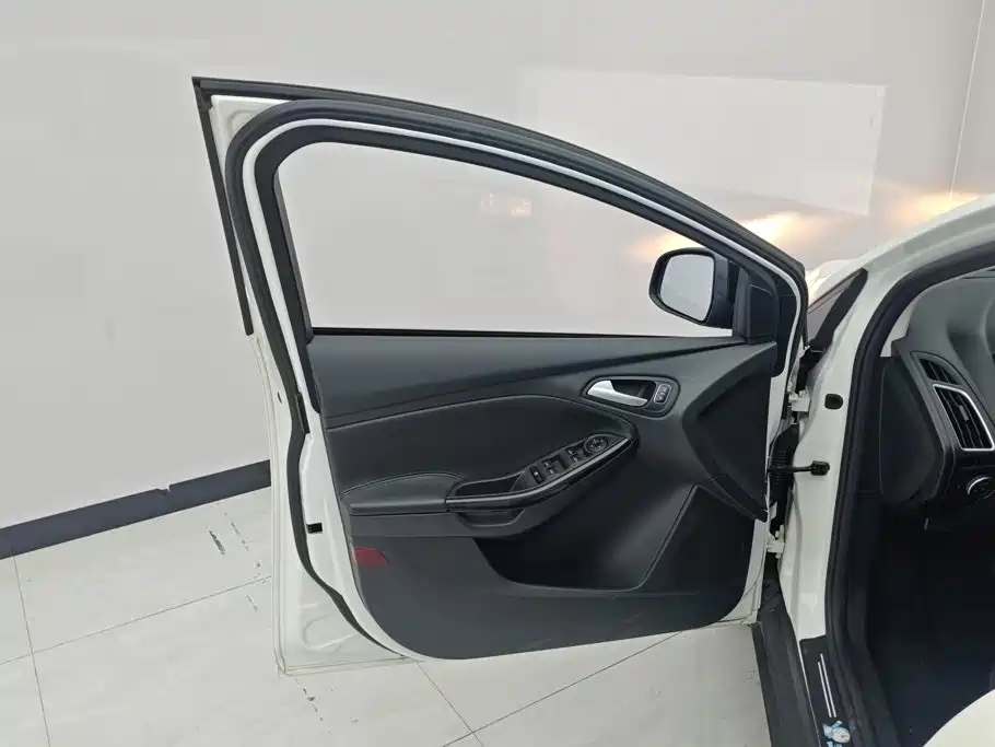 Ford Focus — миниатюра 7