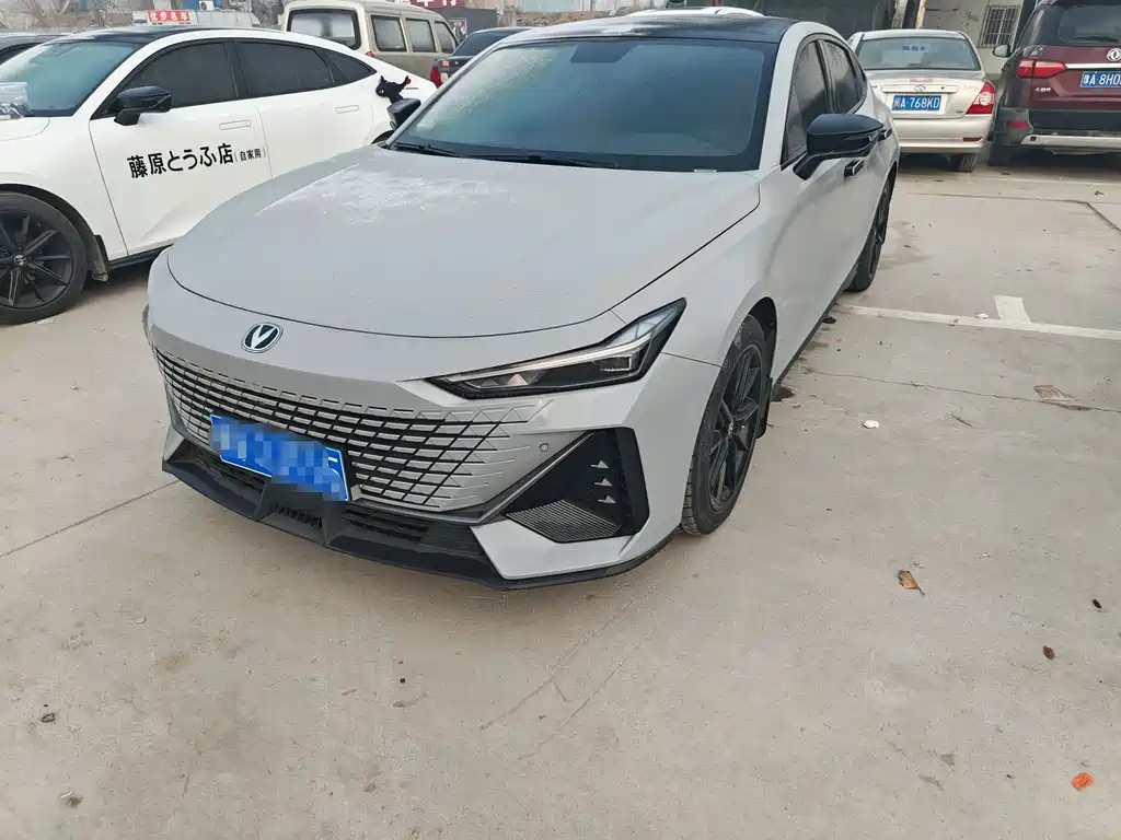 CHANGAN UNI V
