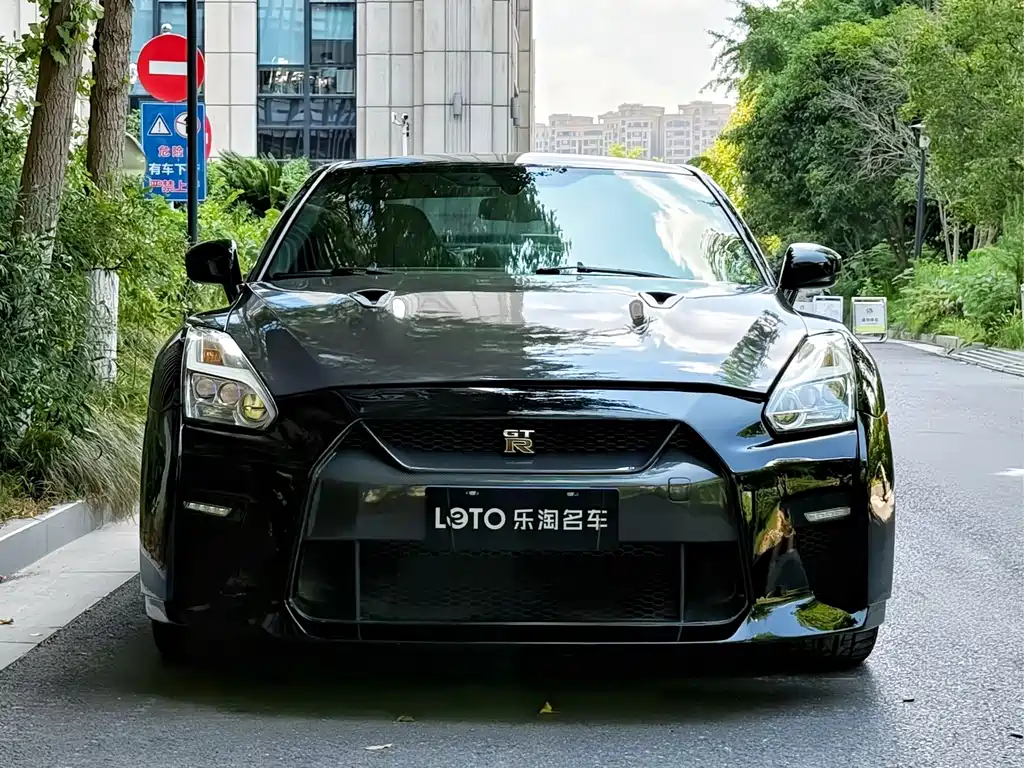 Nissan GT-R — миниатюра 3