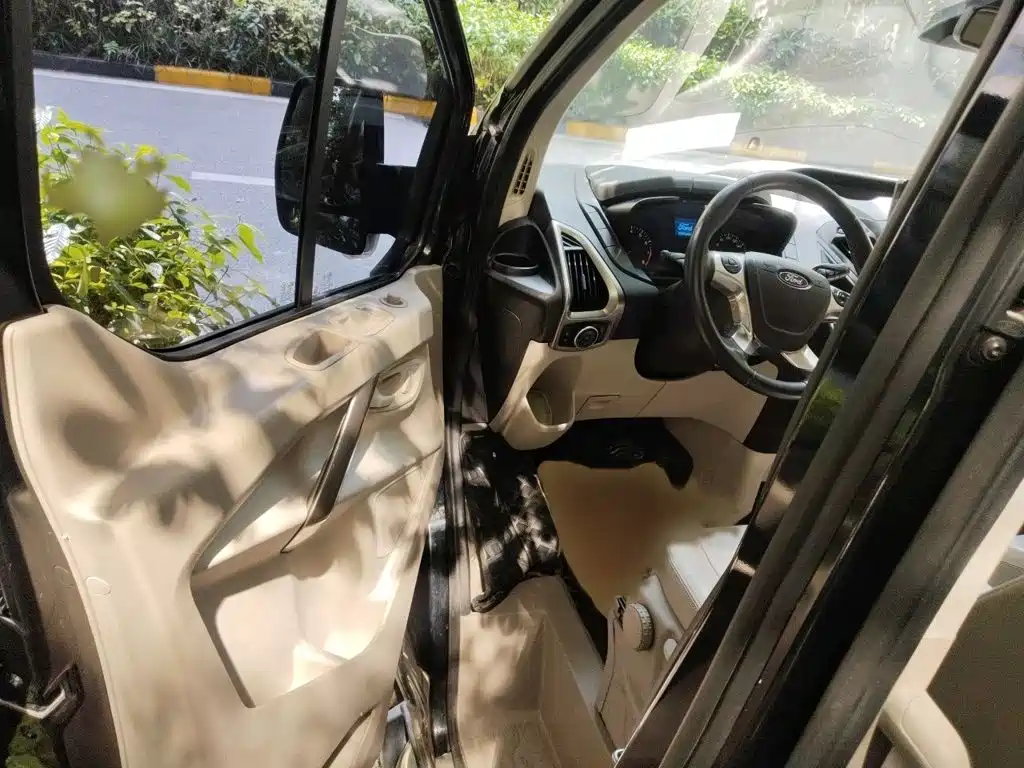 Ford Tourneo — миниатюра 14