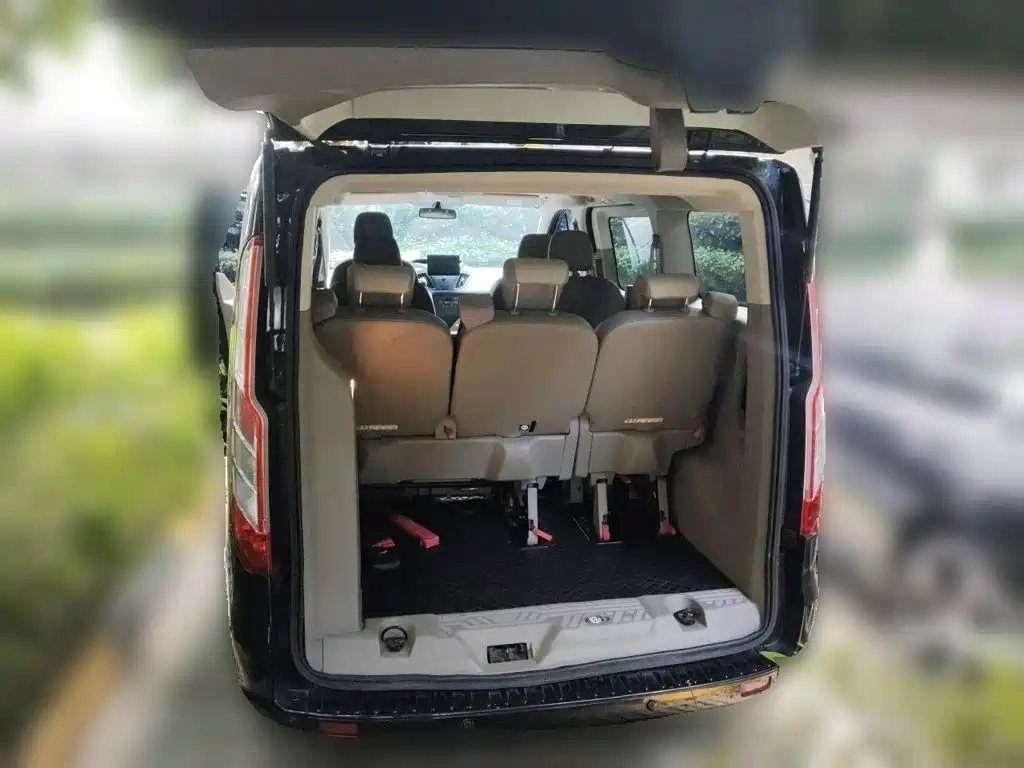Ford Tourneo — миниатюра 10