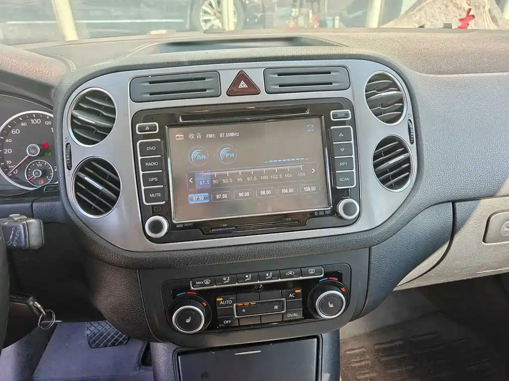 Volkswagen Tiguan — миниатюра 4