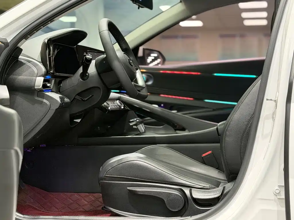 Hyundai Elantra — миниатюра 7