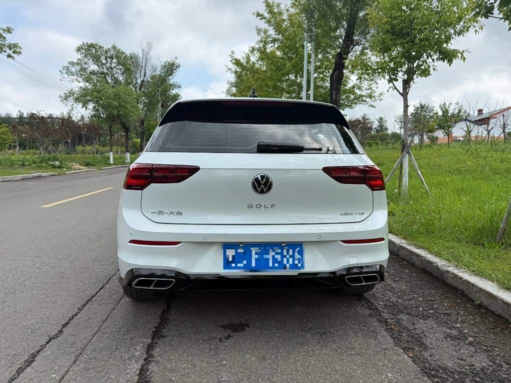 Volkswagen Golf 1.4 л 2023 г. Белый, пробег 40000 км