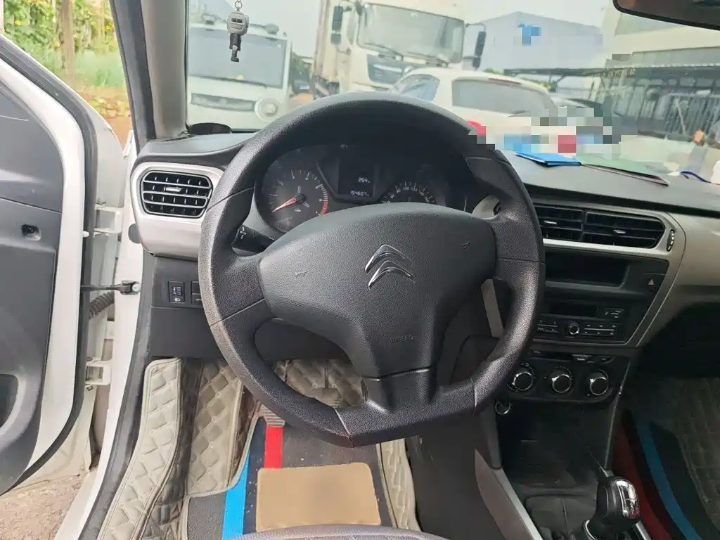 Citroen Elysee — миниатюра 11