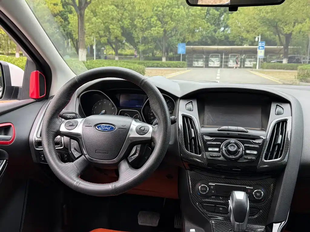 Ford Focus — миниатюра 10