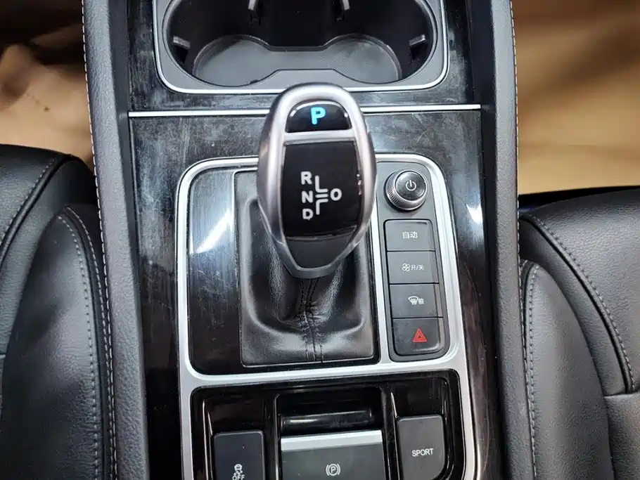 BYD MAX — миниатюра 16