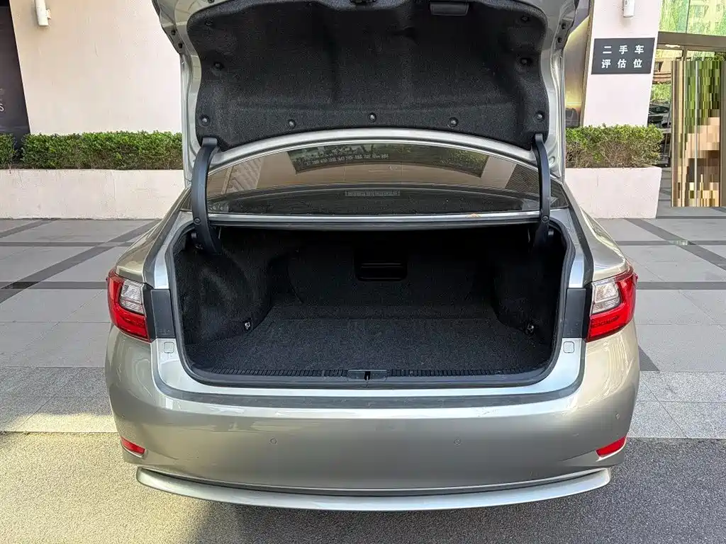 Lexus ES — миниатюра 8