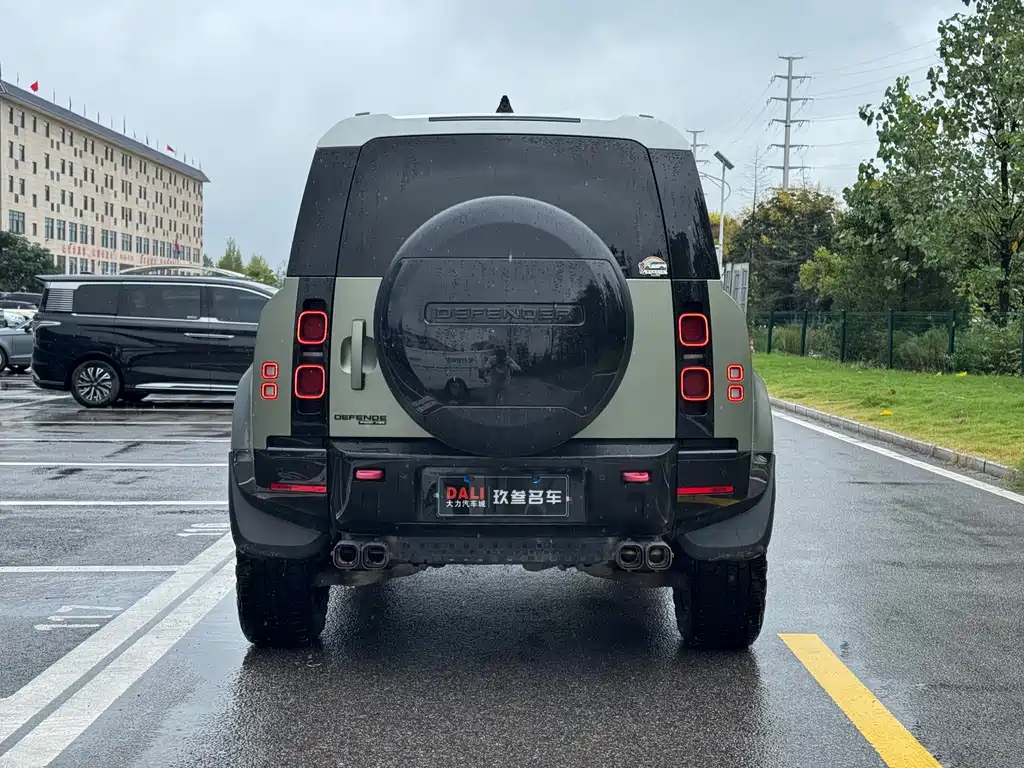 Land Rover Defender — миниатюра 4