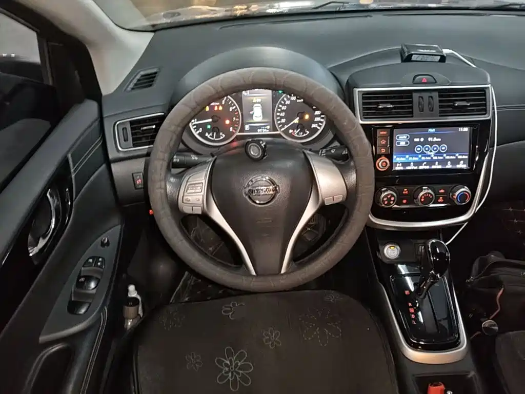Nissan Tiida — миниатюра 11