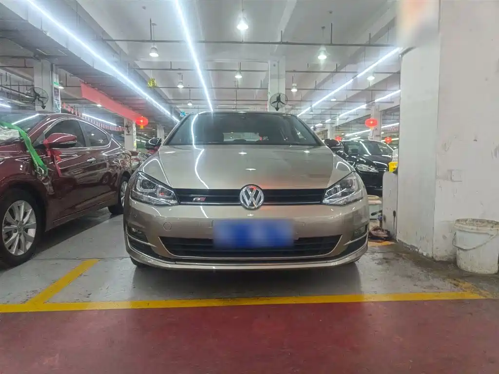VOLKSWAGEN GOLF