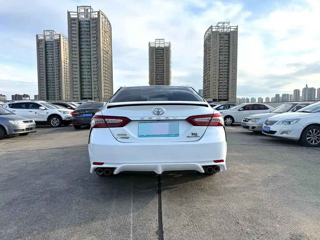 Toyota Camry — миниатюра 19