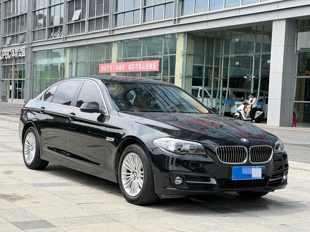 BMW 5 Series — миниатюра 3