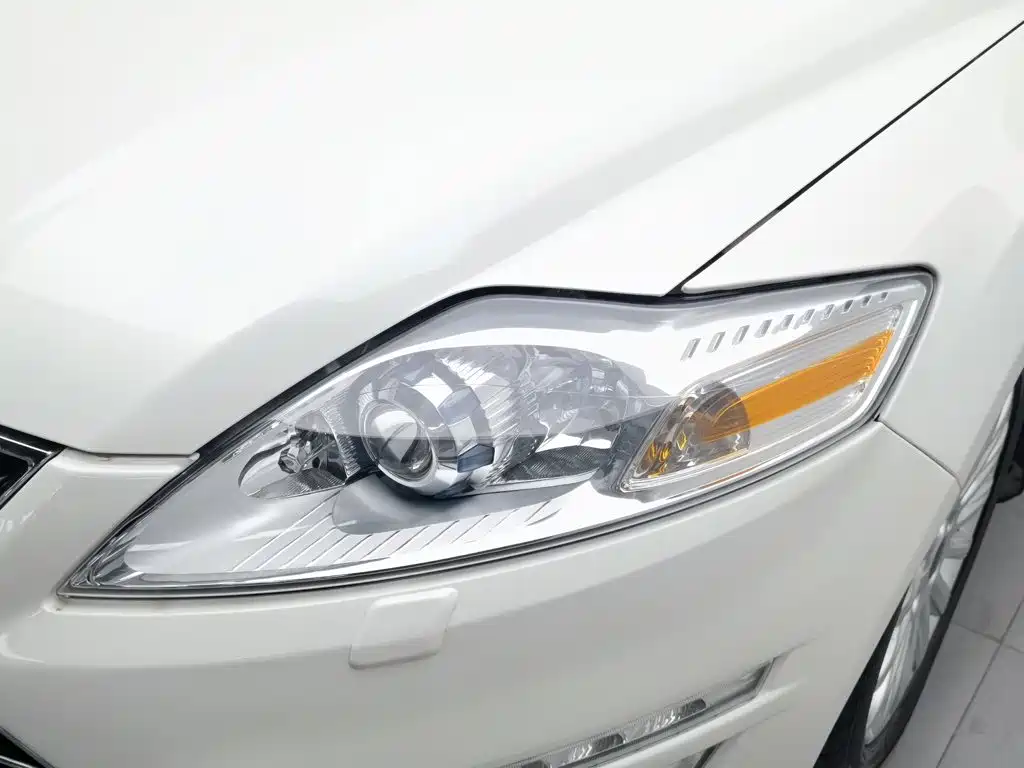 Ford Mondeo — миниатюра 7